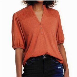 Knox Rose Boho burnt orange knit short sleeve top Smocked collar & shoulders